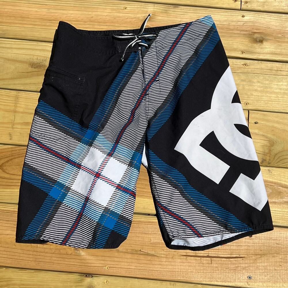 Vintage DC Swim Trunks Board Shorts 32 Men Black Gray Blue Plaid Spellout